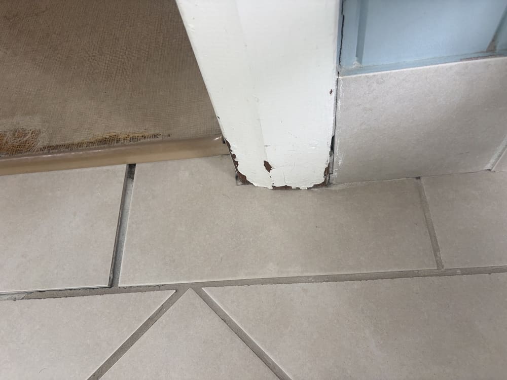 Tile broken/cracked, recorded during a pre-purchase inspection in Kedron